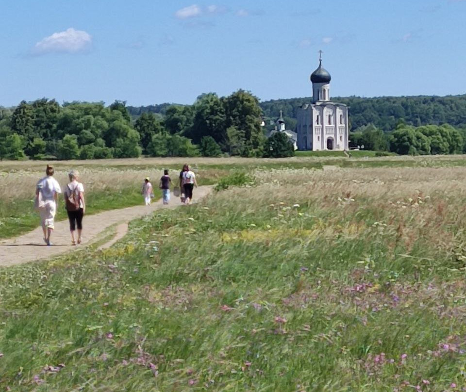 Historical And Landscape Complex Of Regional Significance Bogolyubovsky Meadow - Church Of The Intercession On The Nerl景点图片