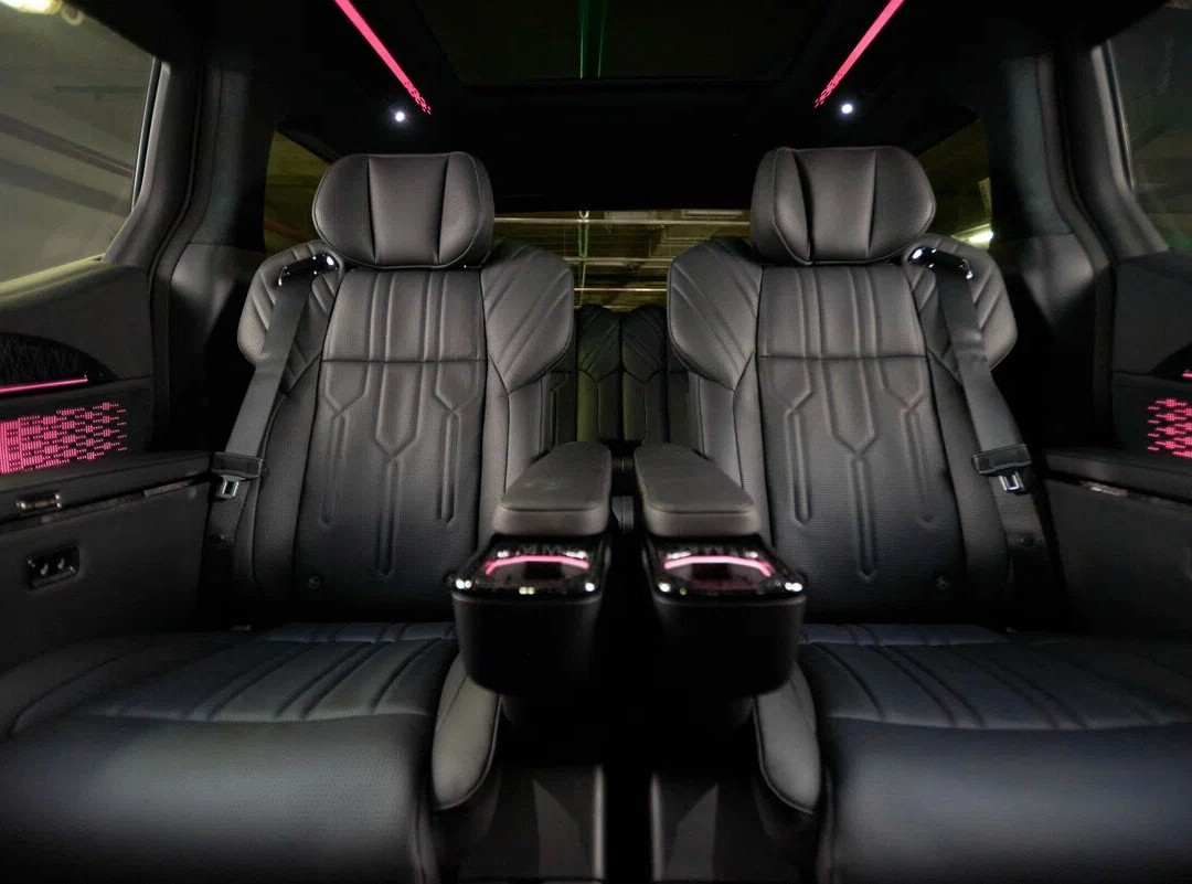 Rent Zeekr 009 with driver-莫斯科必去景点