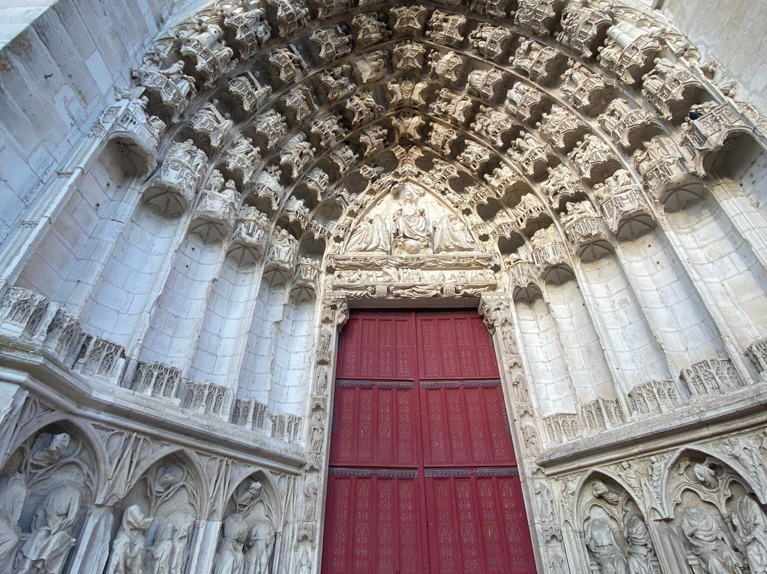 Cathedrale Saint-Etienne-欧塞尔必去景点