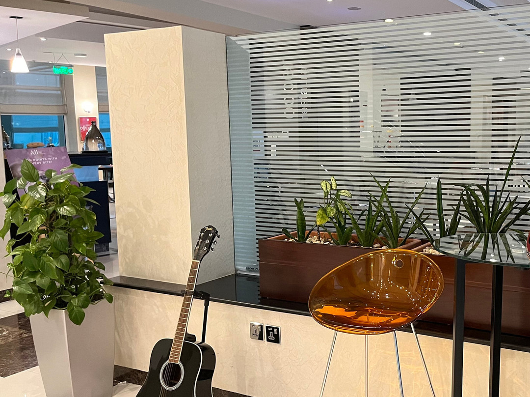 宜必思马斯喀特酒店主图