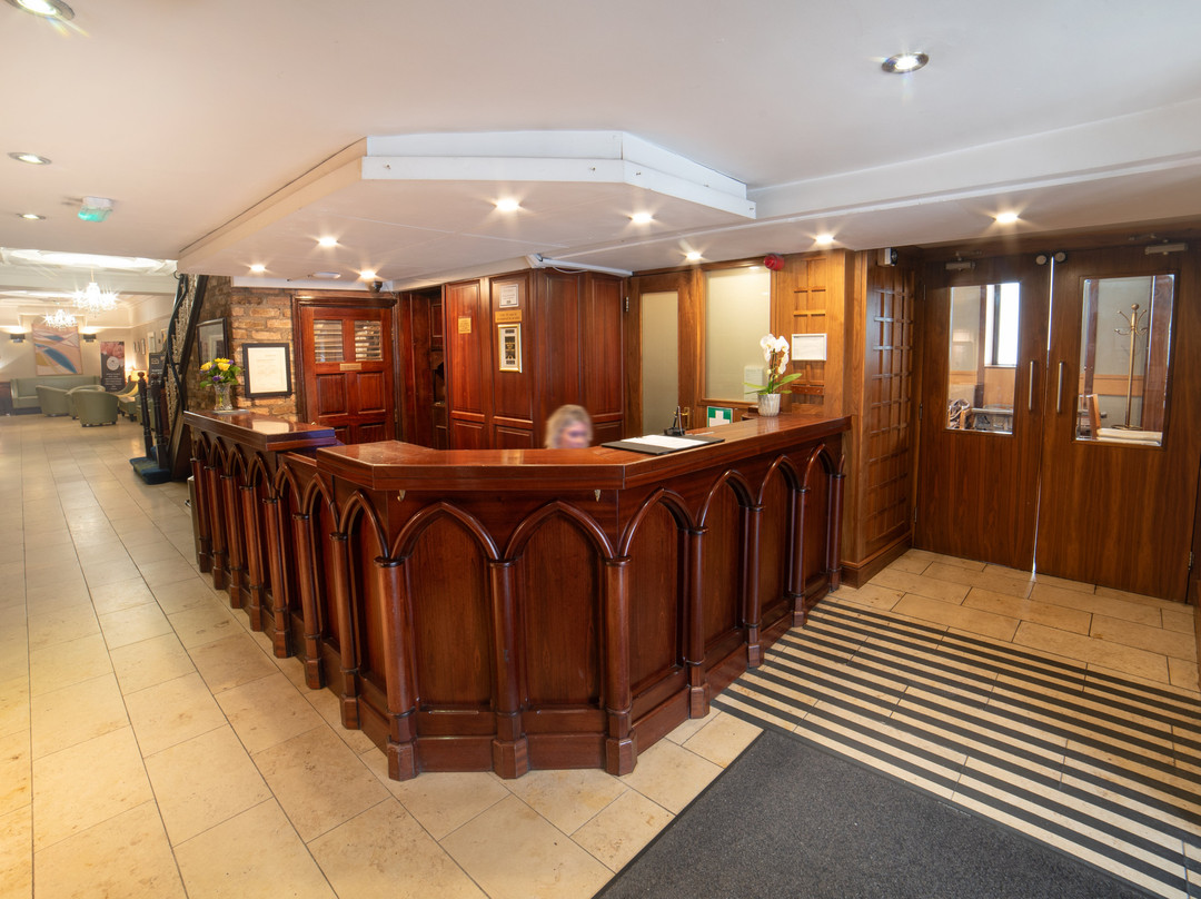 Hibernian Hotel & Leisure Centre主图