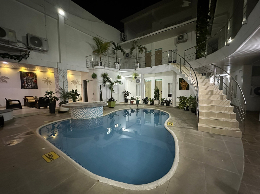 Waira Suites Hotel主图