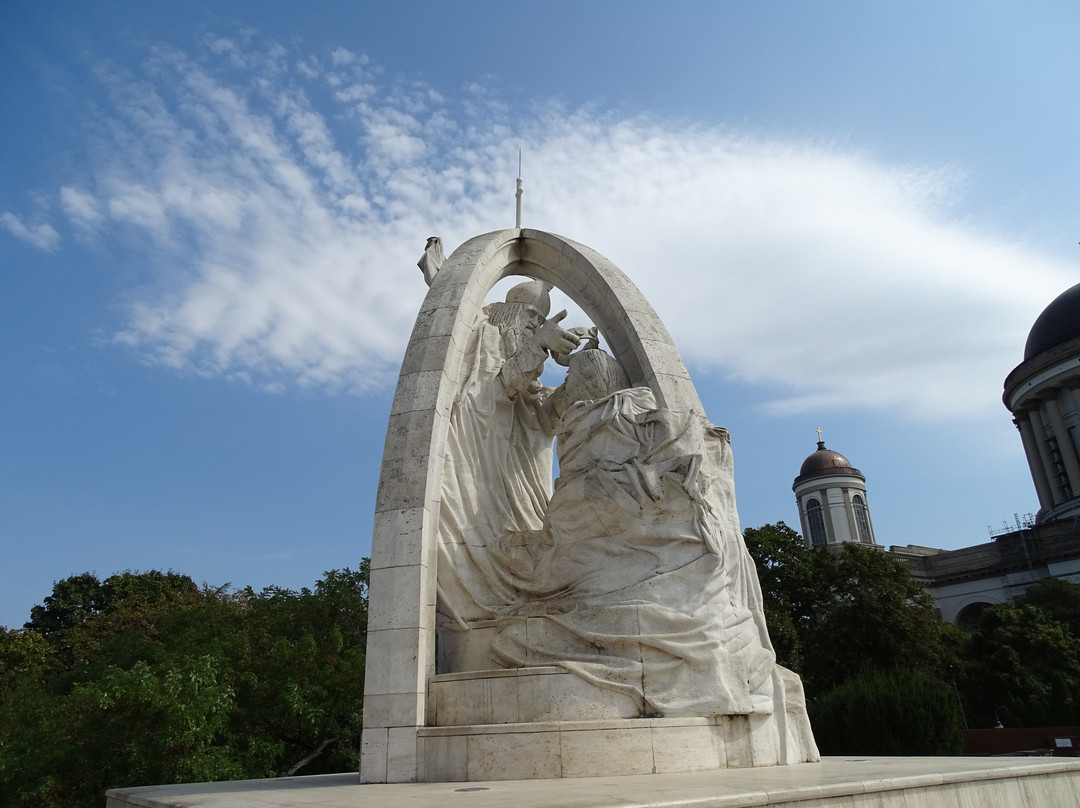 Statue of King Saint Stephen-埃斯泰尔戈姆必去景点