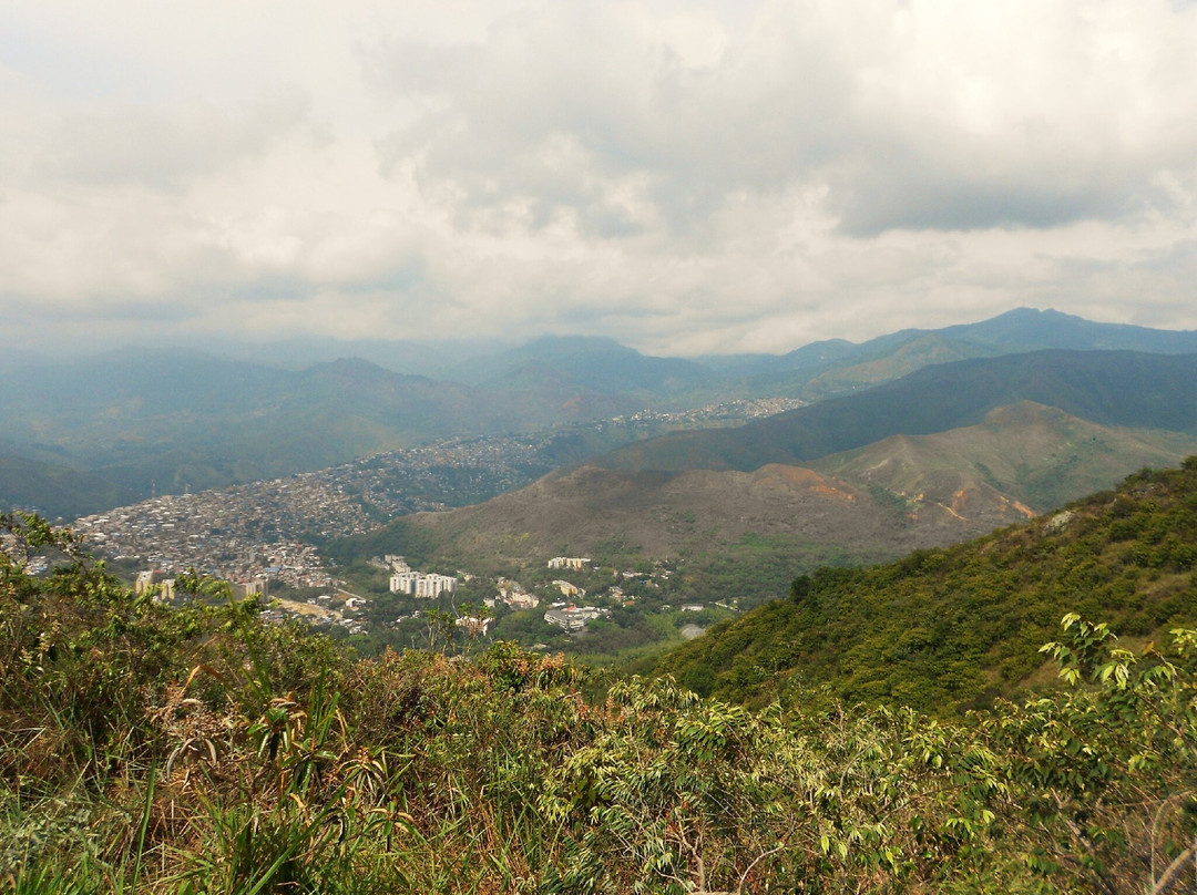 Cerro de Las Tres Cruces-卡利必去景点