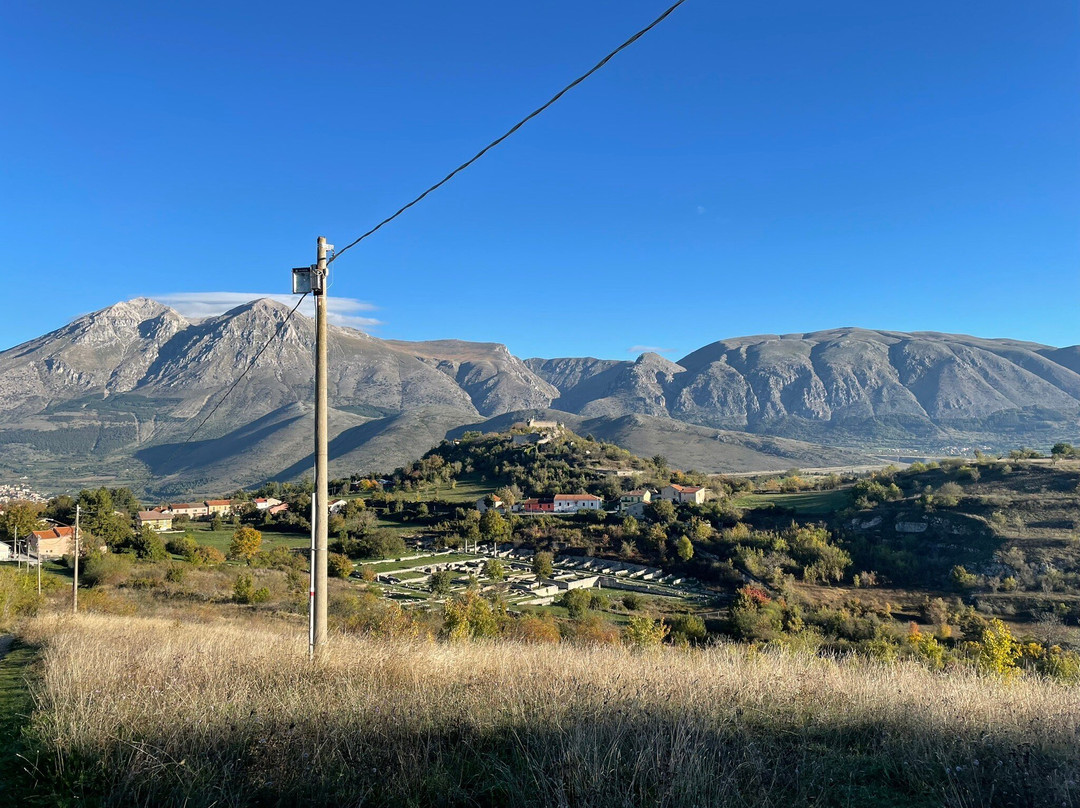 Anfiteatro di Alba Fucens景点图片