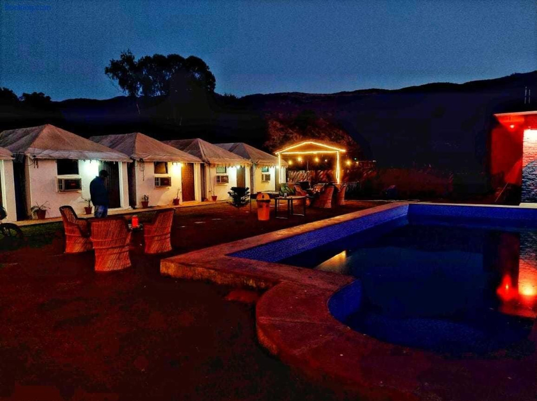 Super OYO New Rock And Wood