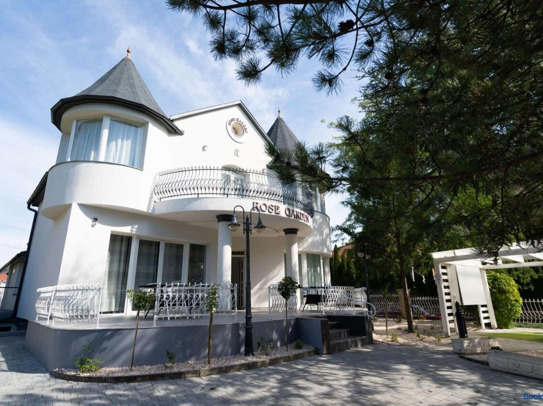 Nagycserkesz酒店住宿-Villa Rose Garden Panzió