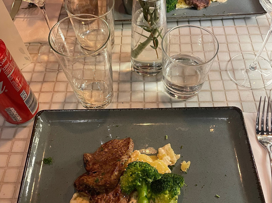 Maurizio's - Bistro Bar