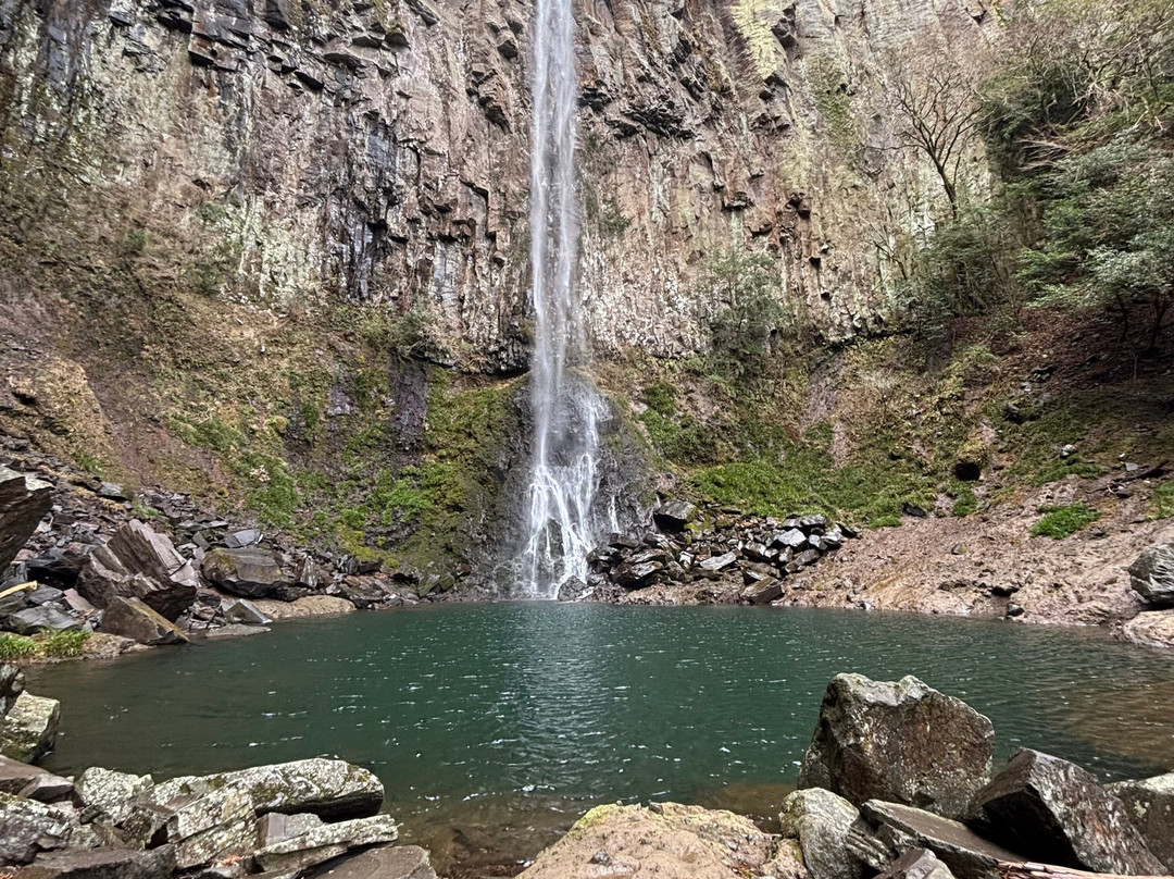 Higashi Shiya Falls景点图片