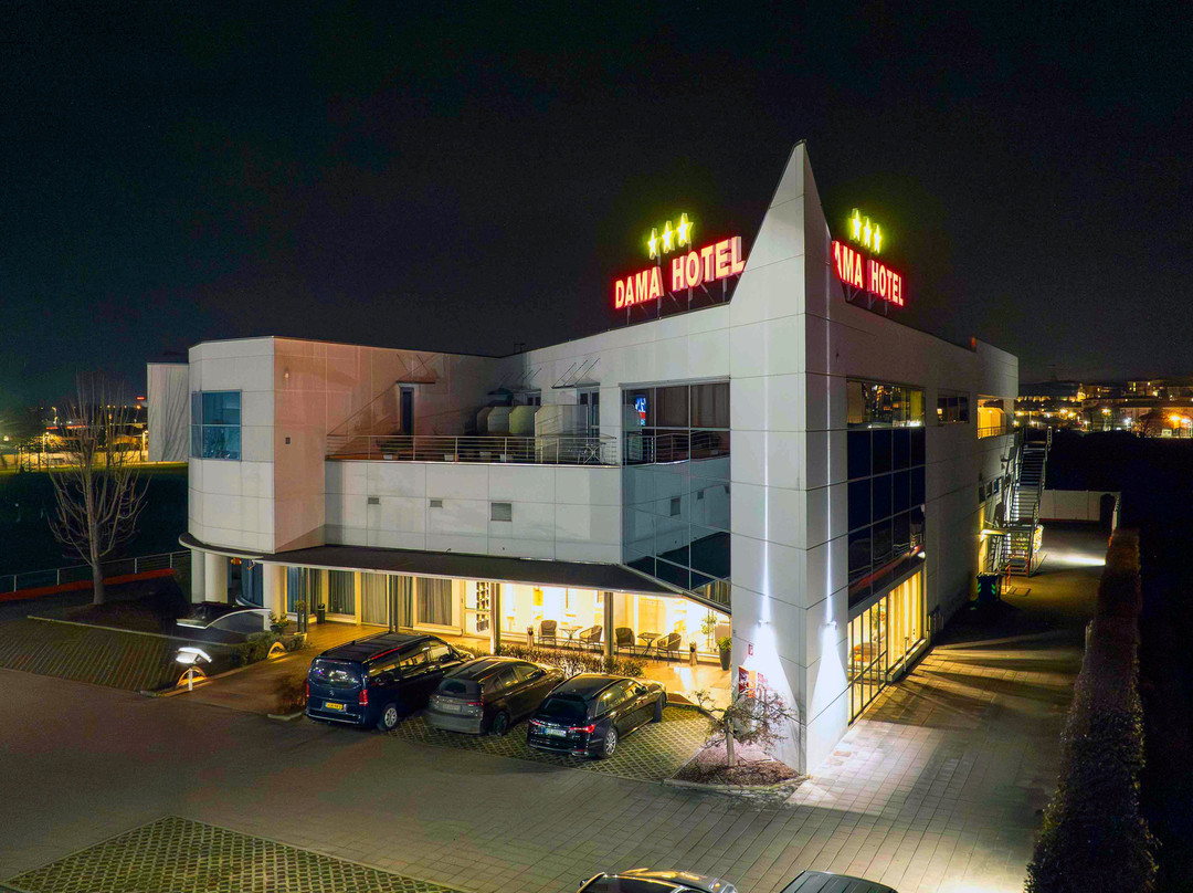 达马酒店
