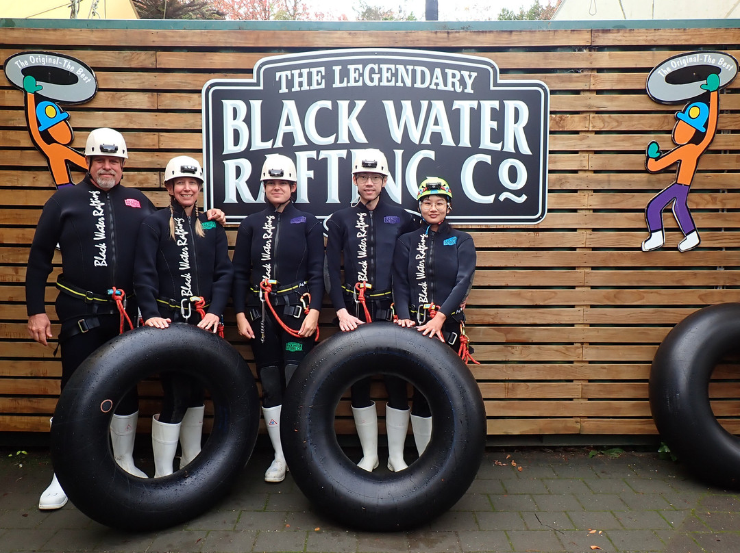 传奇黑水漂流公司-怀托摩洞穴必去景点