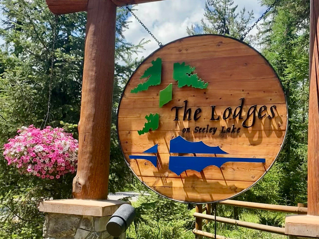 The Lodges on Seeley Lake主图