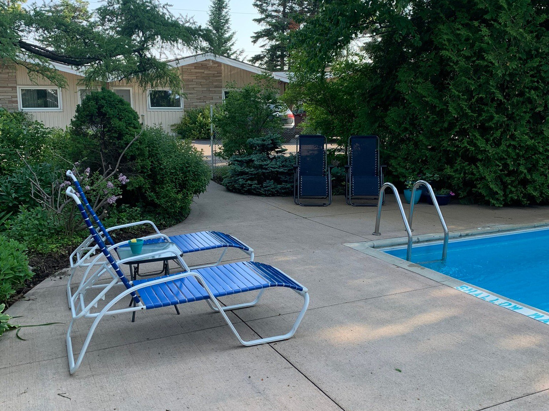 Stratford Suburban Motel主图