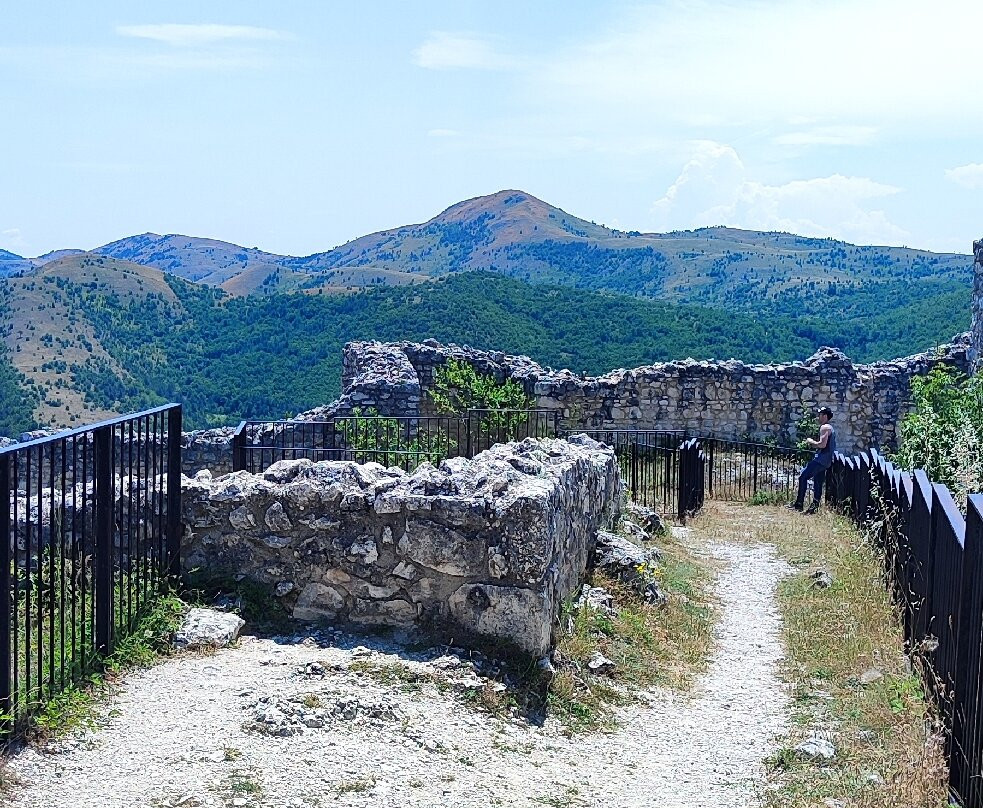 Castello di Bominaco-Bominaco必去景点