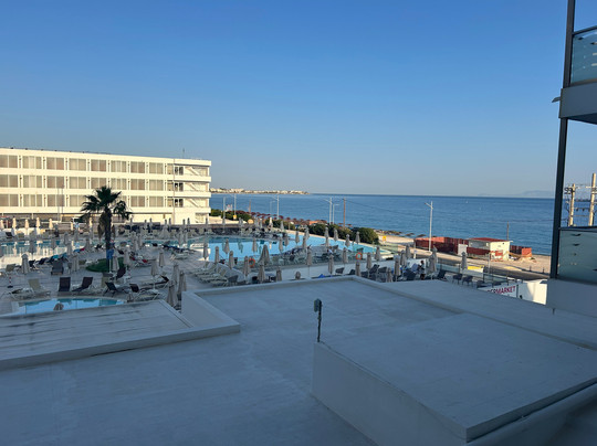 Belair Beach Hotel主图