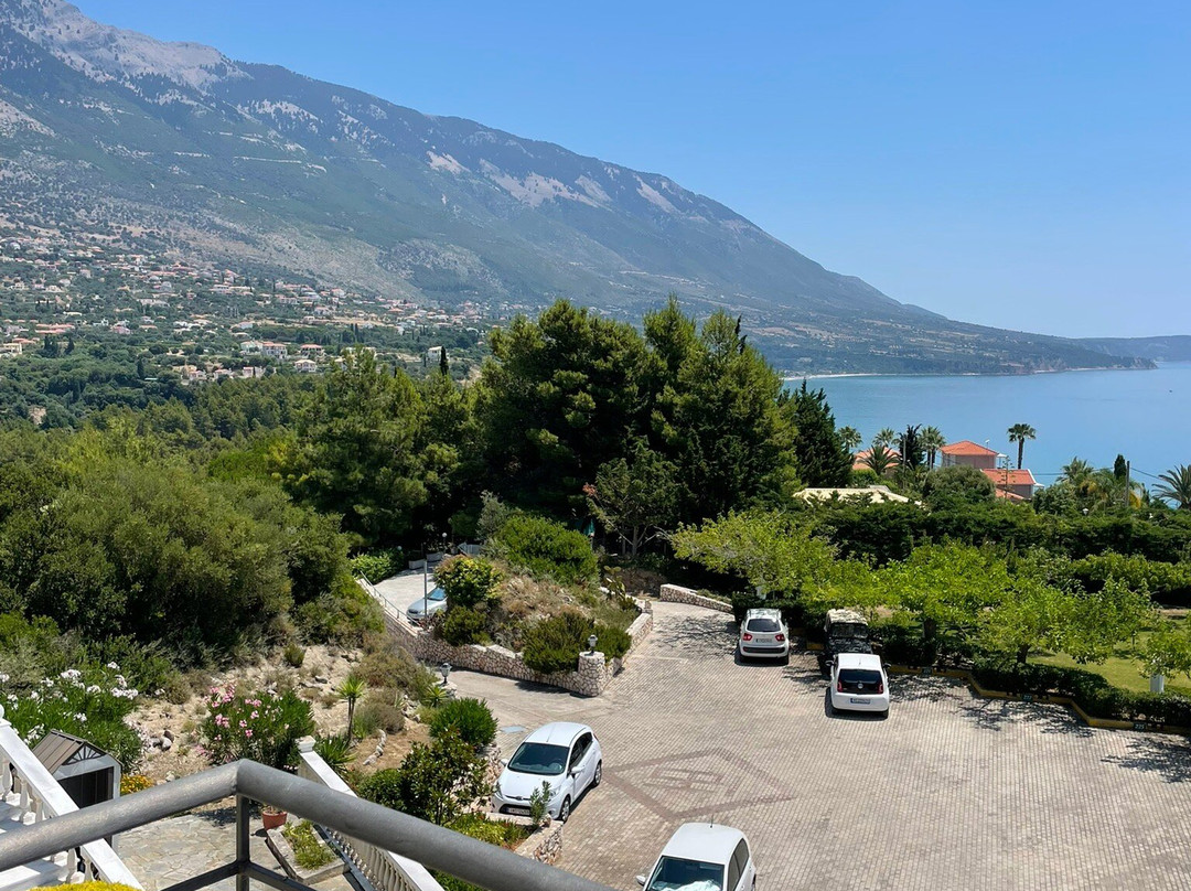 Trapezaki Bay Hotel主图