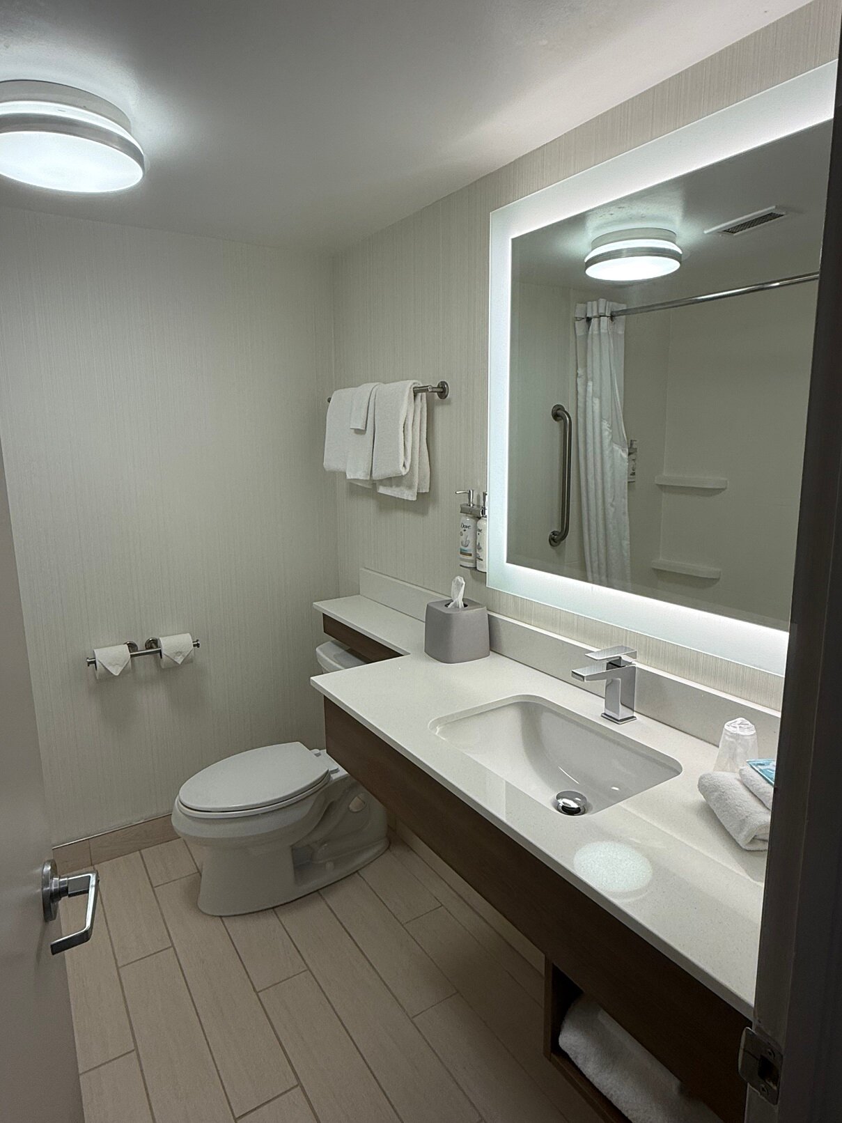 Holiday Inn Express & Suites Charlottetown By IHG-浴室