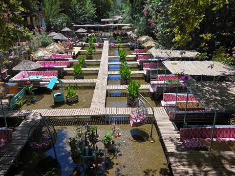 阿德拉桑河酒店主图