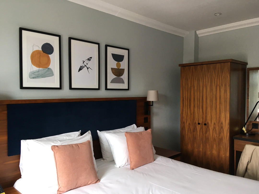 voco Lythe Hill Hotel & Spa by IHG主图