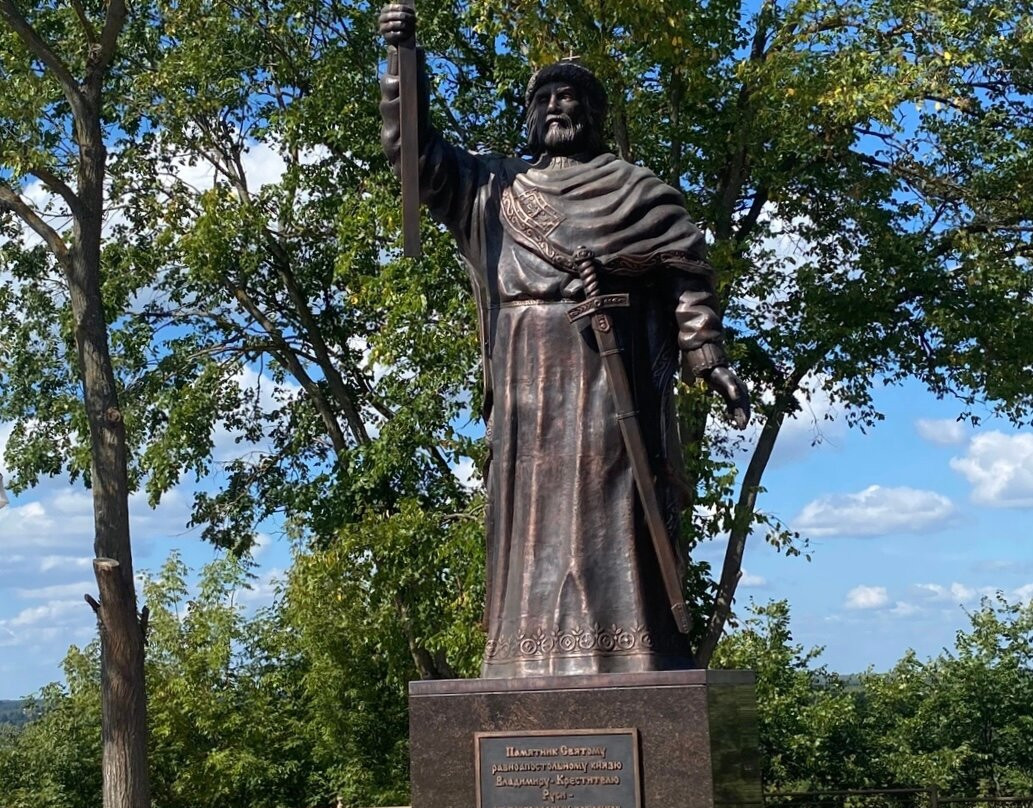 Monument to Saint Vladimir-Pavlovo必去景点