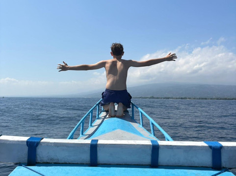 Dolphin Boat Lovina-罗威那海滩必去景点