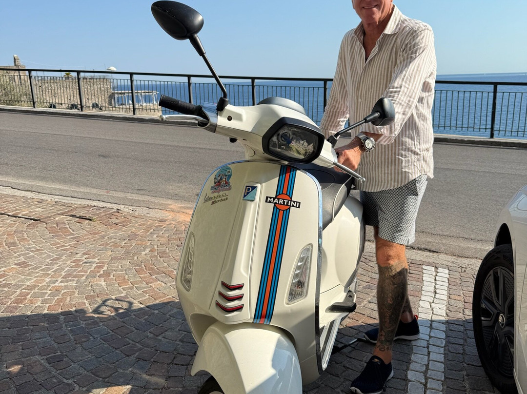 Vespa rent amalfi coast-萨勒诺必去景点