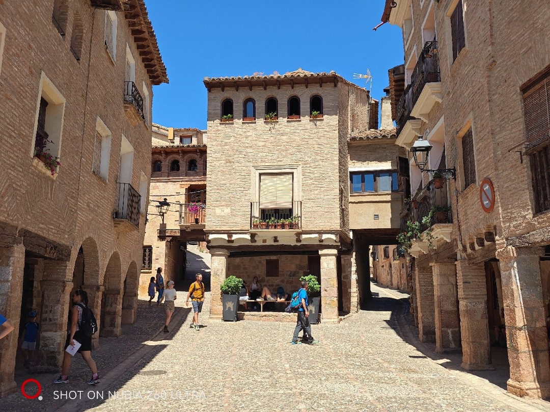 Plaza Rafael Ayerbe-Alquezar必去景点