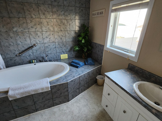 奥贝格湾风套房酒店主图