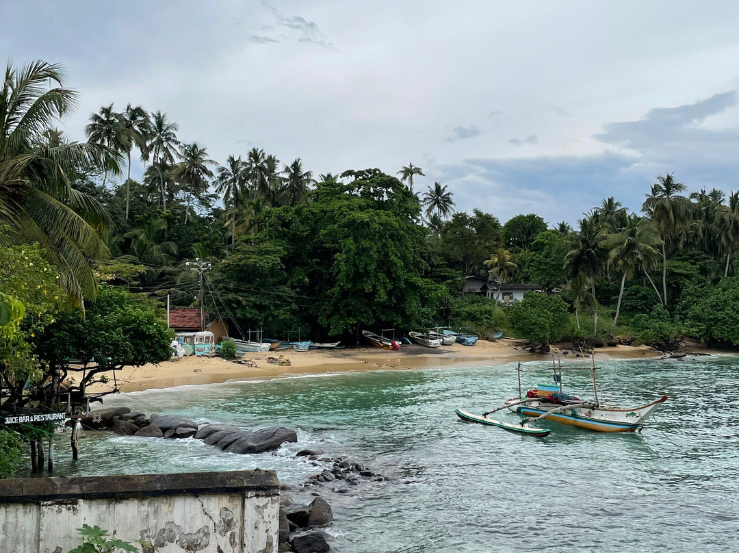 Motorbike tours by Thushan-班托塔必去景点