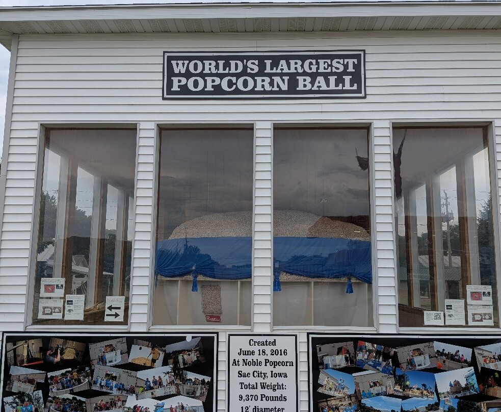World's Largest Popcorn Ball-Sac City必去景点