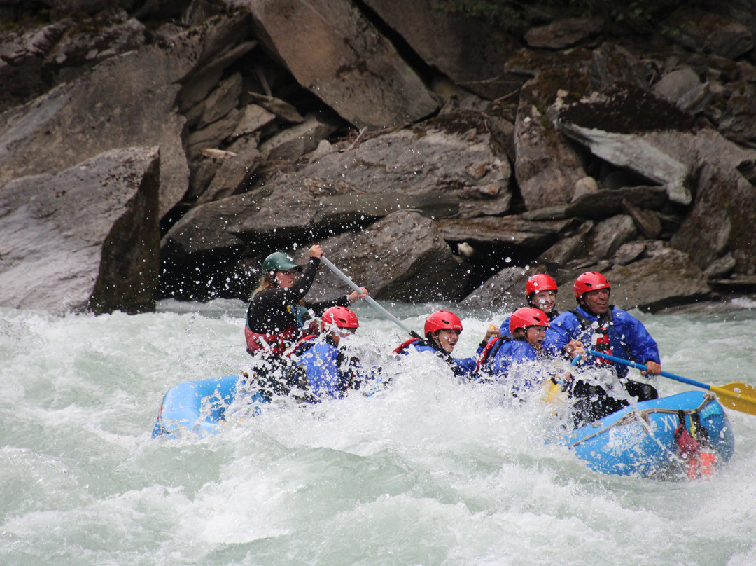 Mount Robson Whitewater Rafting Co.-维尔蒙特必去景点