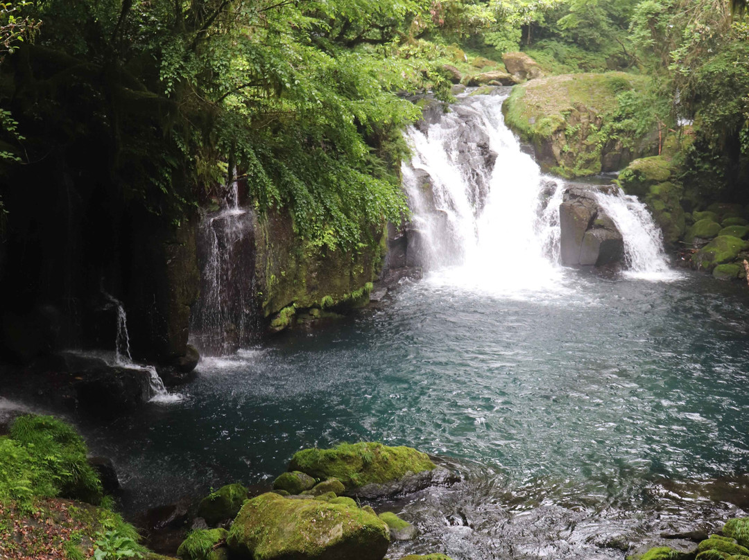 Yonjusanman Falls-菊池市必去景点
