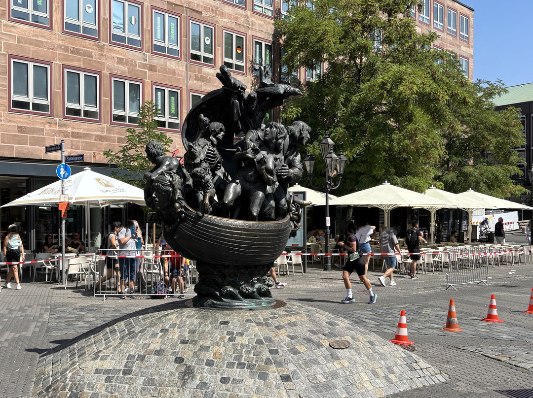 Narrenschiffbrunnen-纽伦堡必去景点
