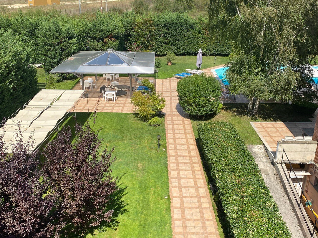 奥林匹亚酒店主图