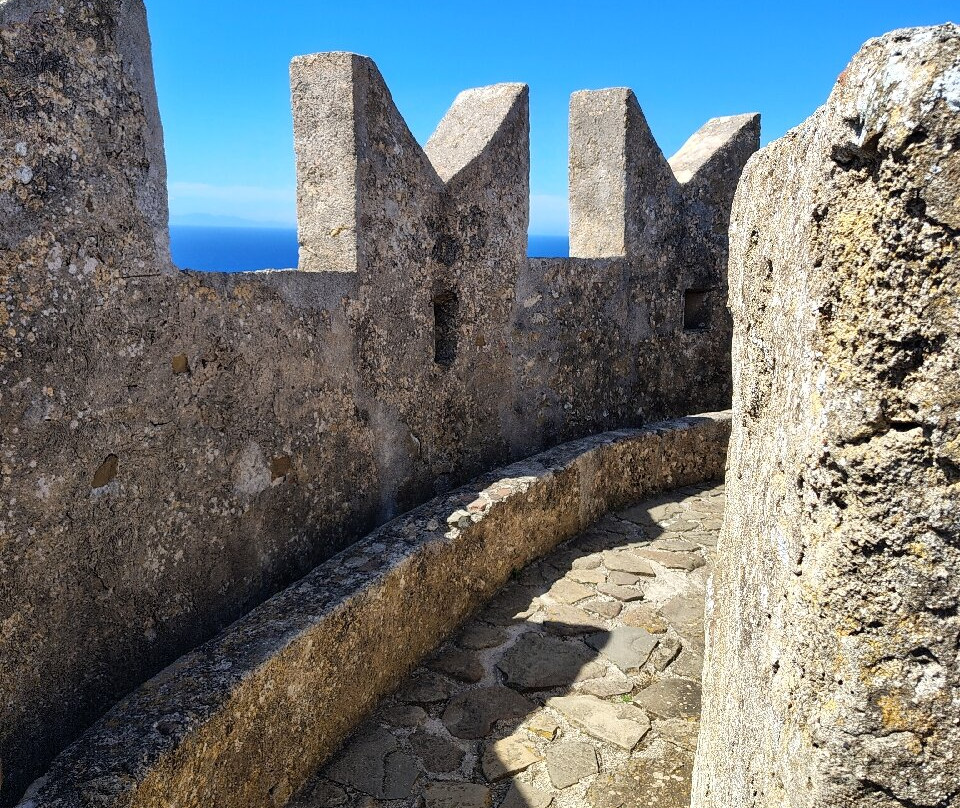 Torre Medievale e Rocca Degli Appiani-Populonia必去景点