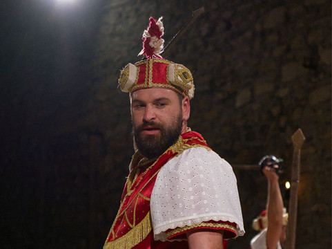 Moreska Sword Dancing-科尔丘拉镇必去景点