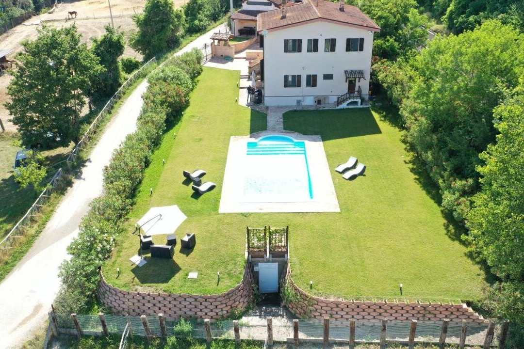 Country House Western Club