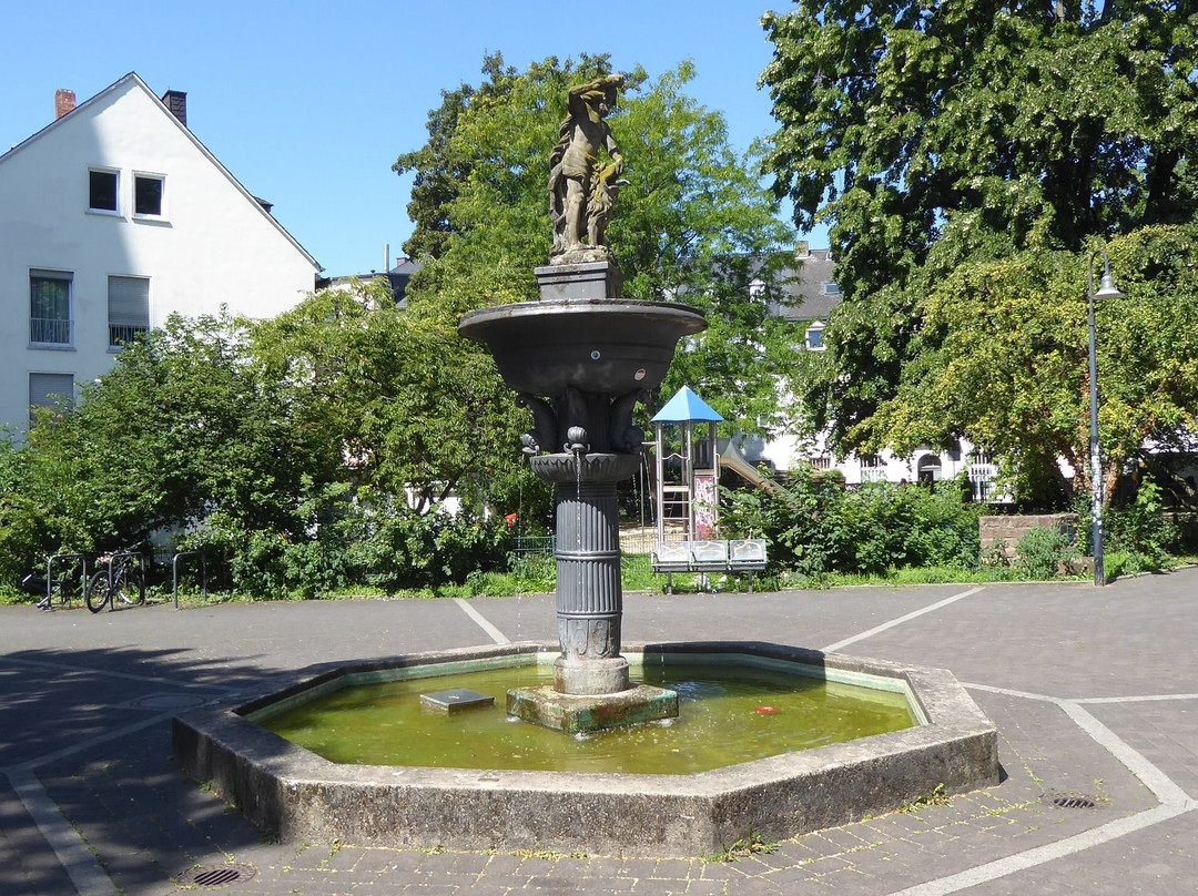 Herkulesbrunnen-特里尔必去景点