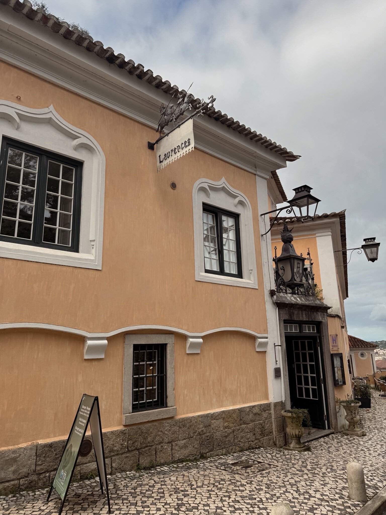 Lawrence's Hotel-官方