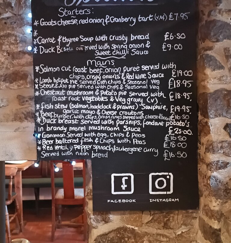 The Farmyard Inn主图