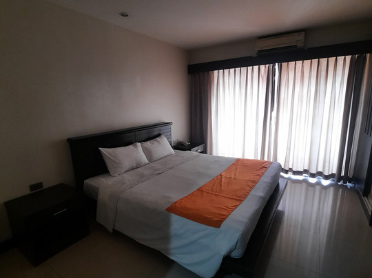 拉伯丝柏旅店主图