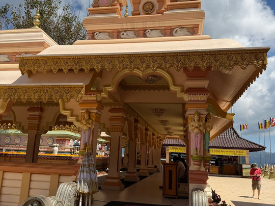 Mahamevnawa Monastery-Kumbalwela必去景点