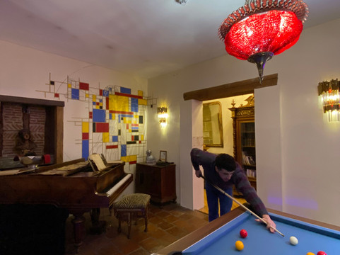 卡斯特尔万丽酒店主图