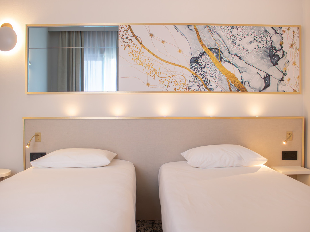 法国卡奥尔布里特酒店主图