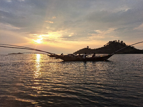 Blue Monkey Tours Rwanda-Kibuye必去景点