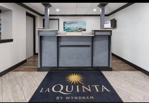 布法罗机场拉昆塔温德姆酒店主图