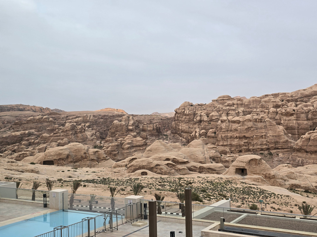 佩特拉皇冠假日酒店主图