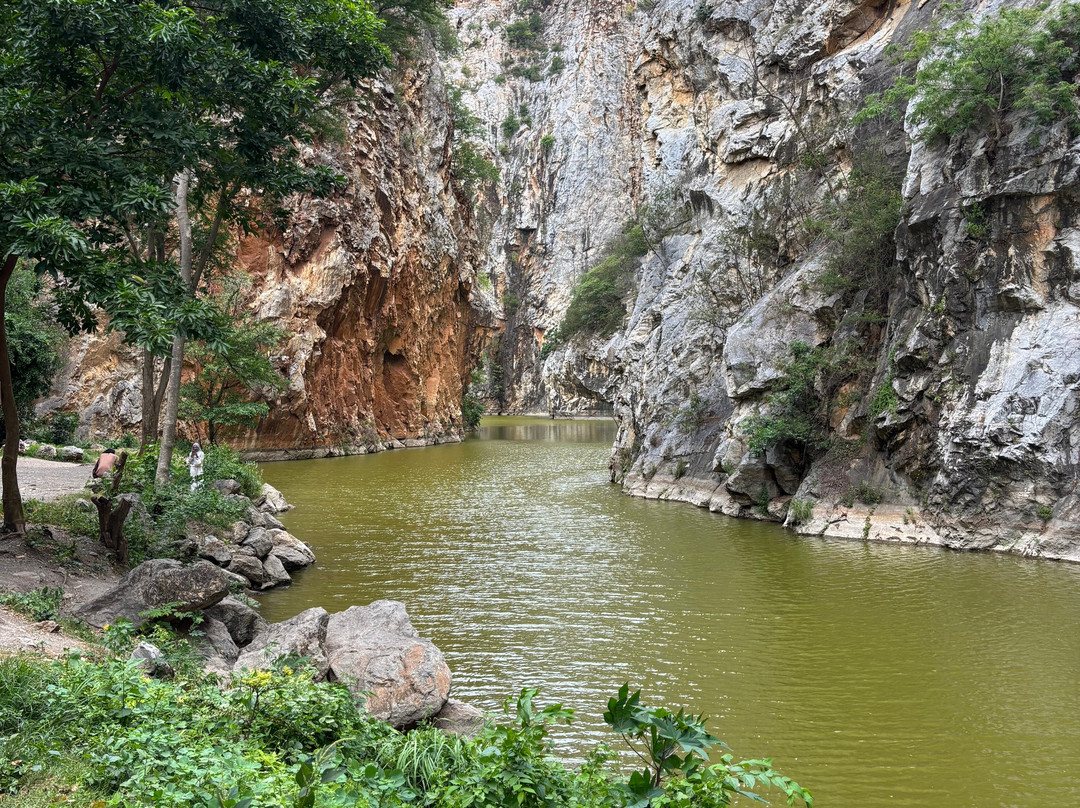 Khao Ngu Stone Park-叻丕必去景点
