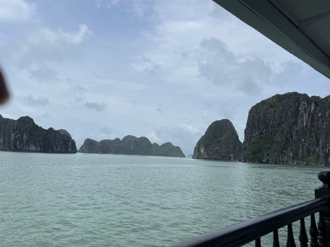 Alisa Premier Cruise-下龙湾必去景点
