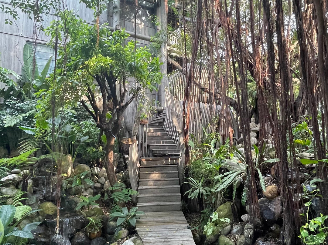 An Lam Retreats Saigon River主图